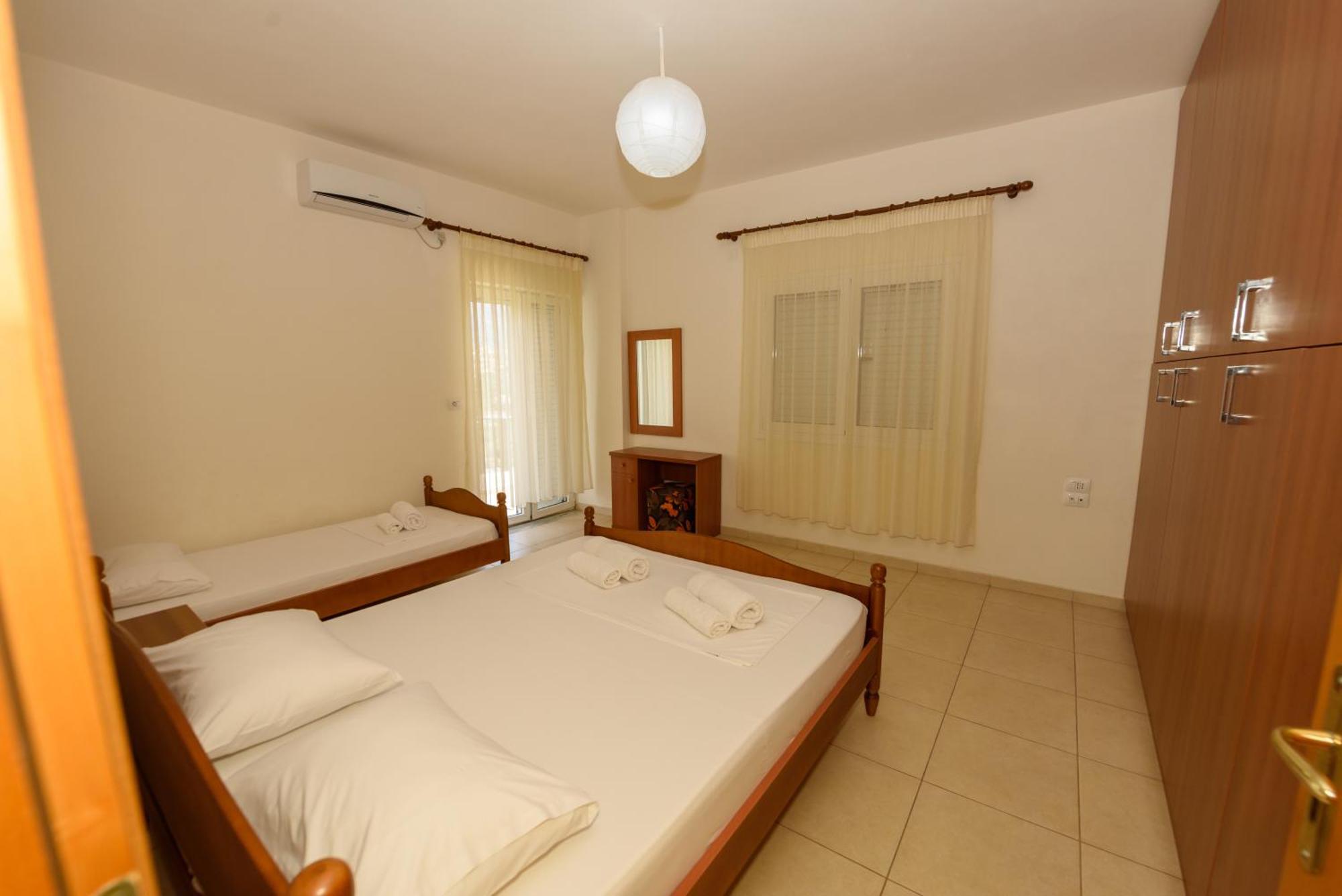 Vasili'S Family Apartments Himare Exterior foto