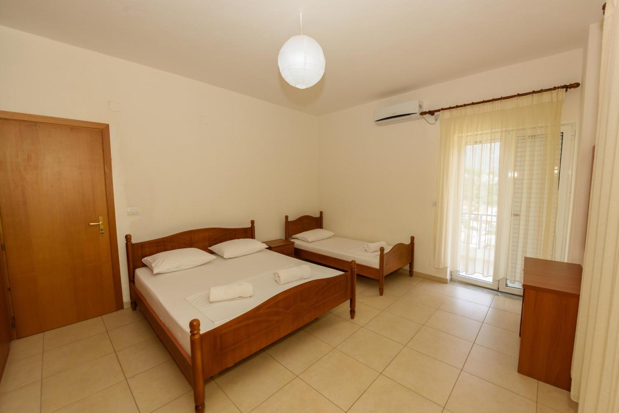 Vasili'S Family Apartments Himare Exterior foto