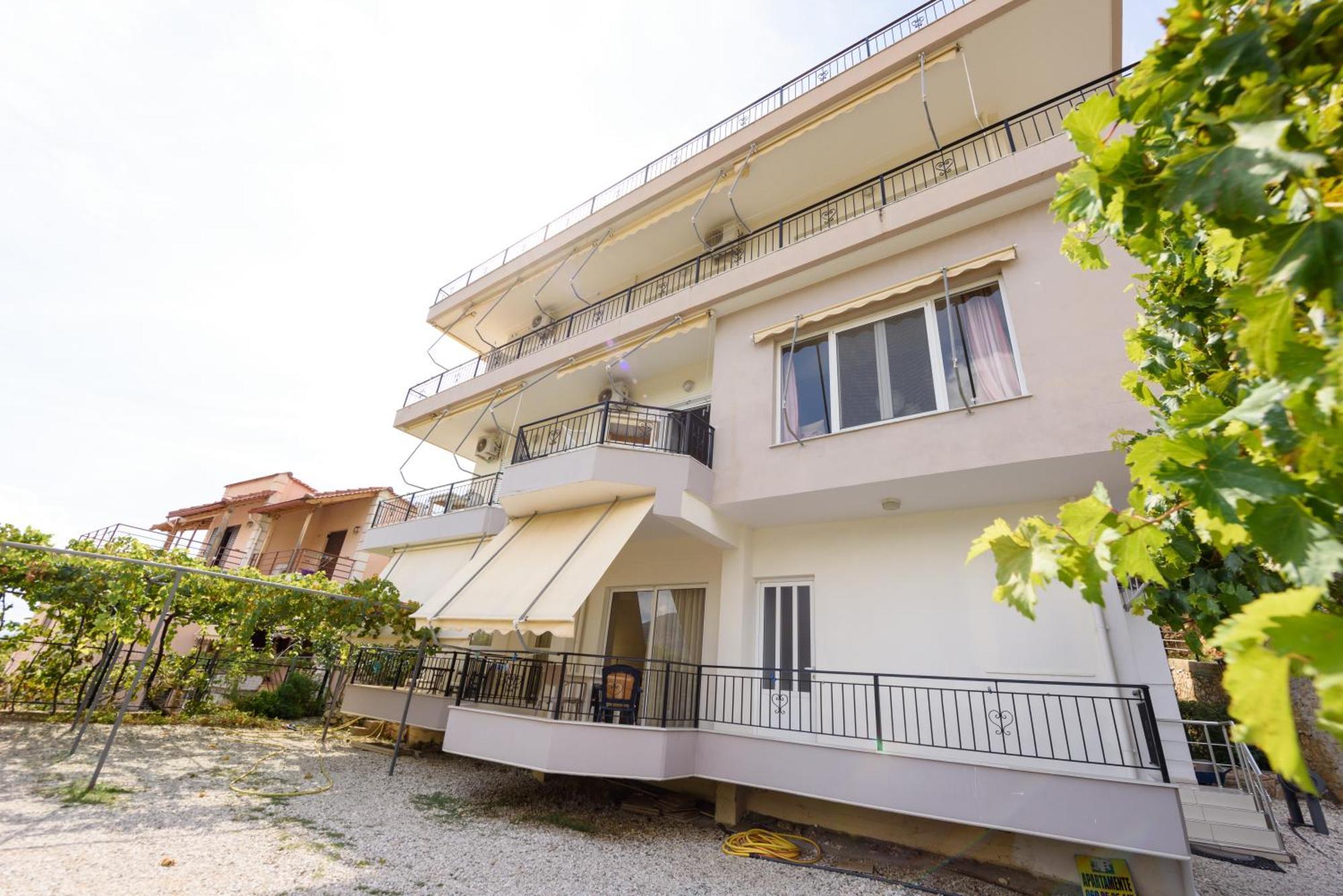 Vasili'S Family Apartments Himare Exterior foto
